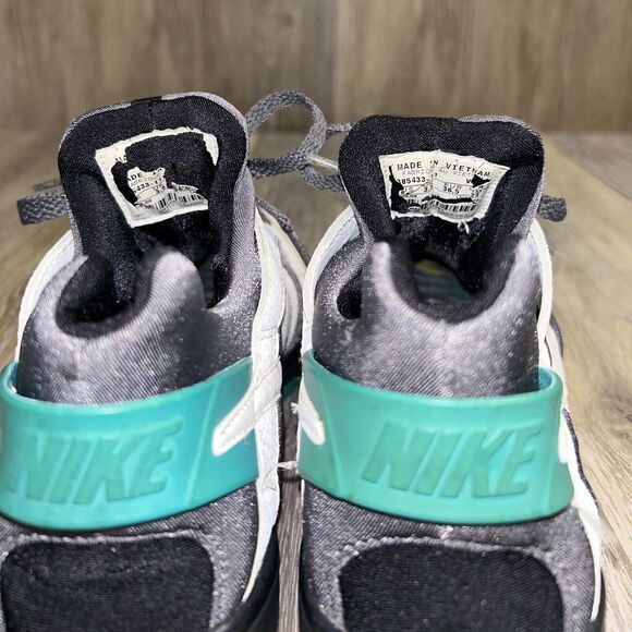 Nike Huarache Run Women's US Size 6 White Green Sneaker Shoes 385433-111 - Picture 8 of 11